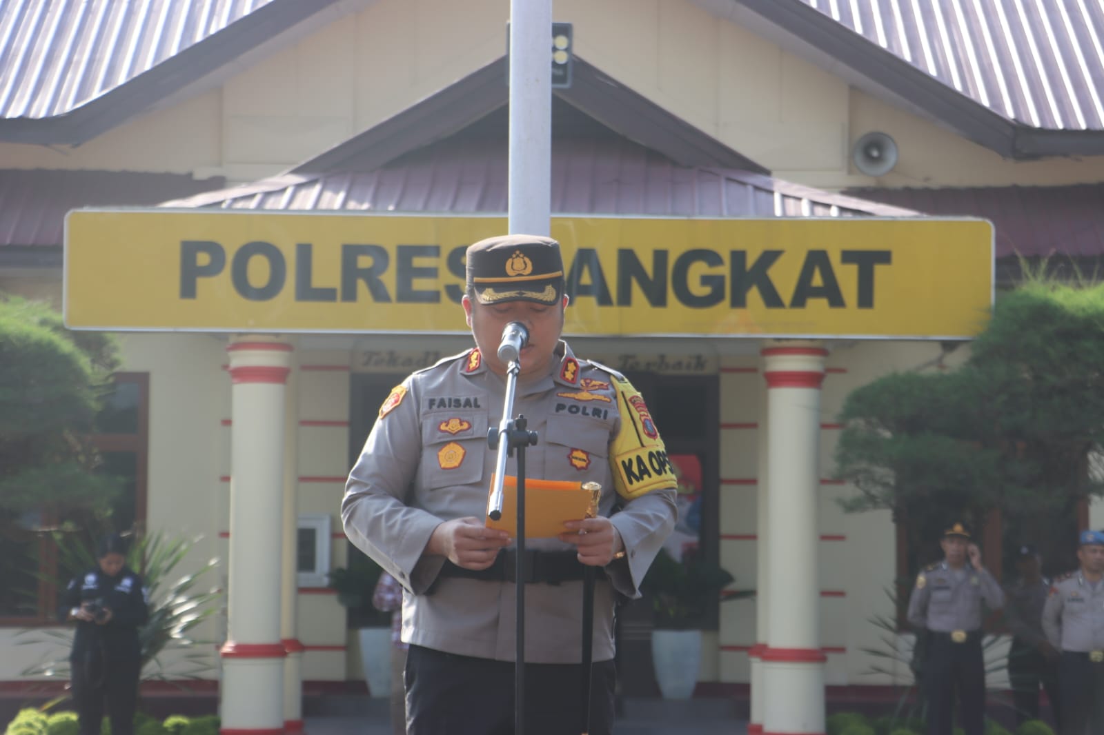 Kapolres Langkat Pimpin Upacara Kenaikan Pangkat Pengabdian Personel