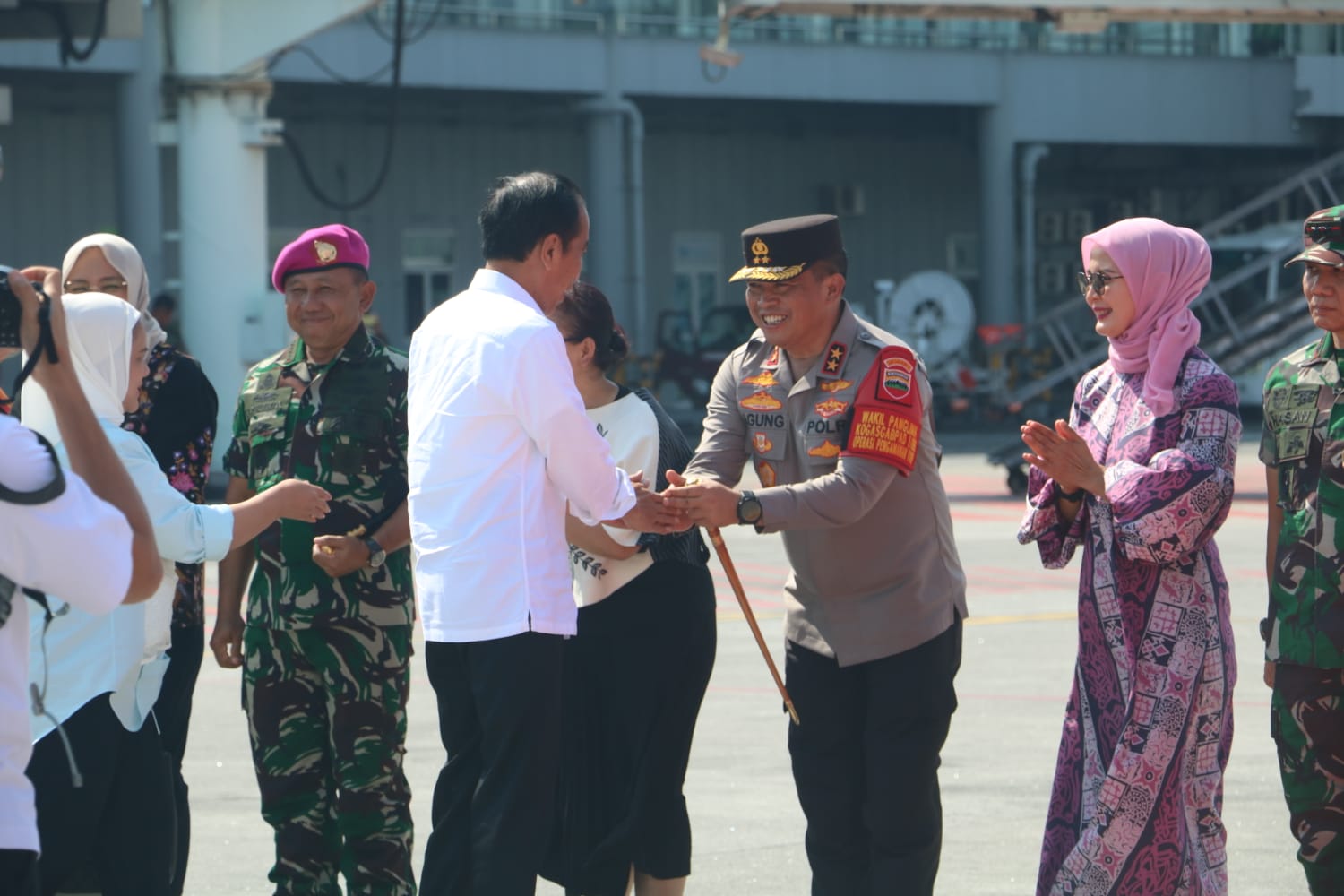 Kapolda Sumut Antar Keberangkatan Presiden RI Selepas Kunker di Sumut
