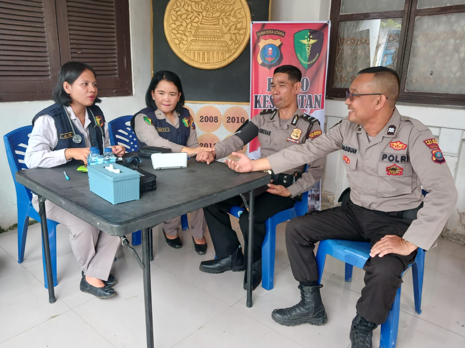 Tim Kesehatan Polda Sumut Siaga Dan Gerak Cepat Beri Pelayan Kepada Petugas Pam Pemilu