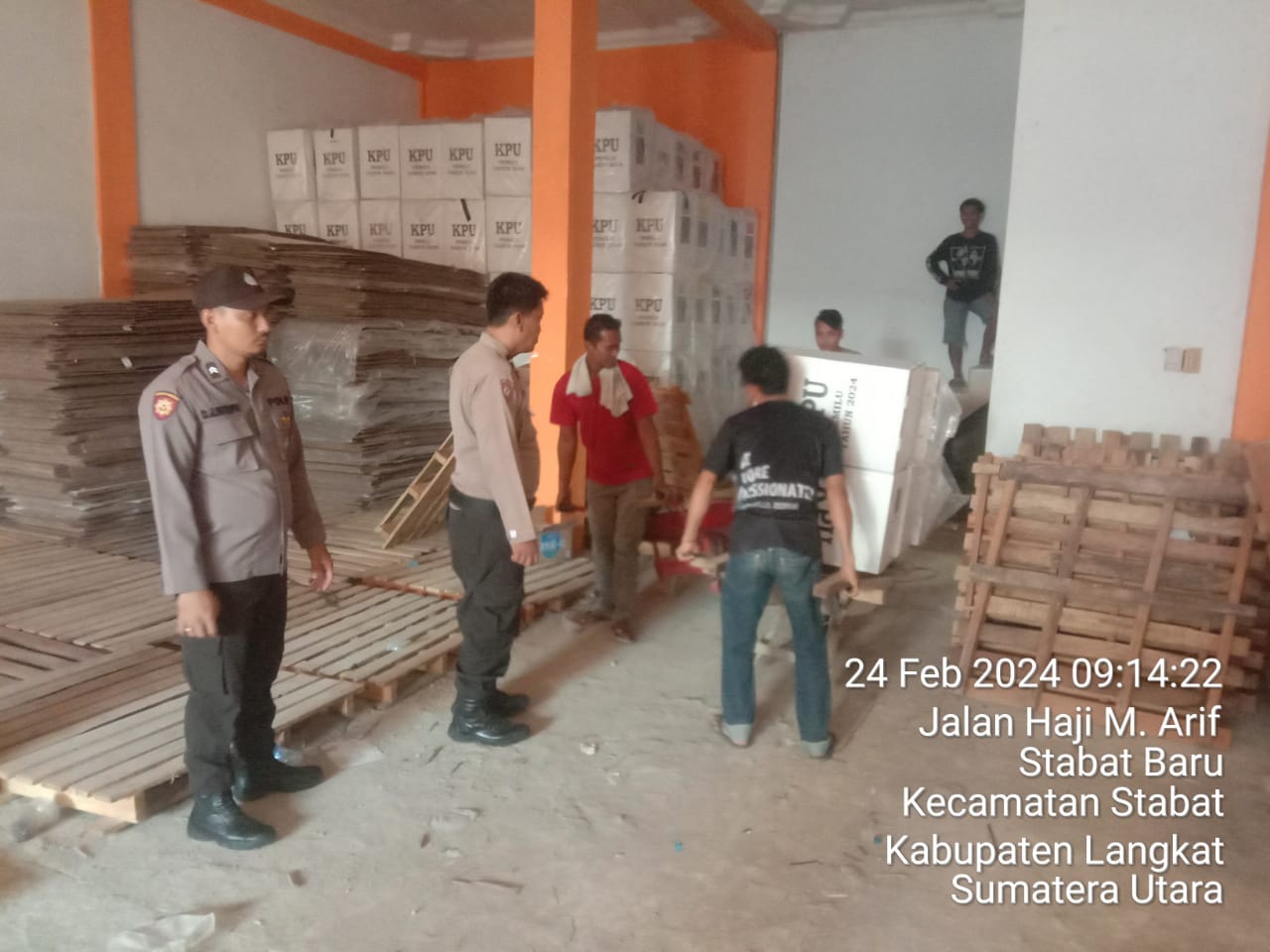 Polres Langkat Kawal Ketat Distribusi Logistik Pemilu Dari PPK Ke Gudang KPU