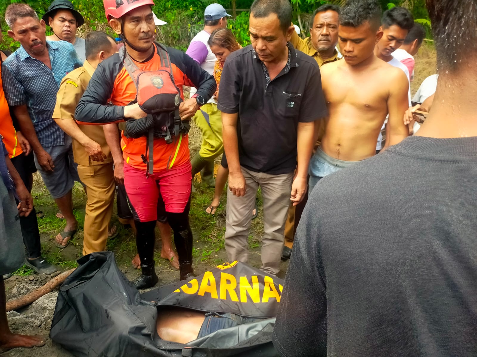 Seorang Pria Hanyut Di Aliran Sungai Bingai Ikuti Rekannya Disaat Menyebrang Sungai