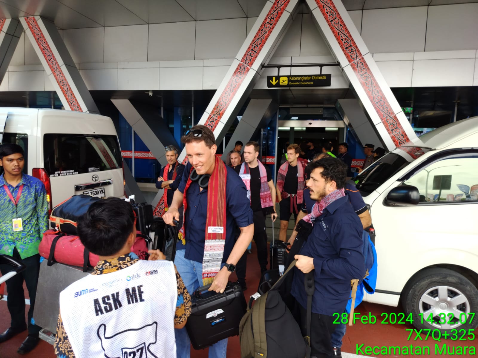 Polda Sumut Kawal Delegasi Peserta F1 Powerboat Tiba di Danau Toba