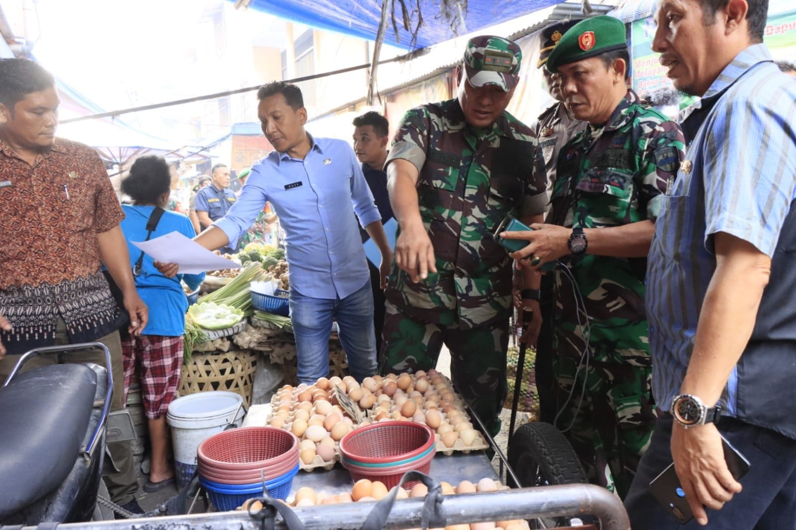 Dinas Ketahanan Pangan Dan Pertanian Bekerjasama Dengan Kodim 0203/Lkt Pemerintah Kota Binjai Gelar Operasi Pasar Sembako