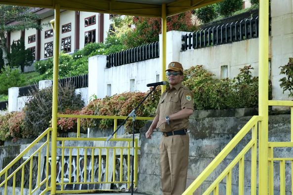 Sekda Pakpak Bharat Pimpin Apel Pagi Awal Bulan