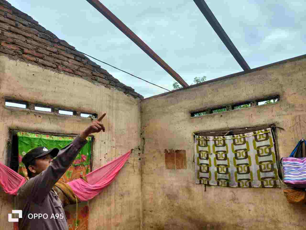 Akibat Hujan Deras Disertai Angin Kencang Membuat Rusak Sejumlah Rumah Warga Sergai