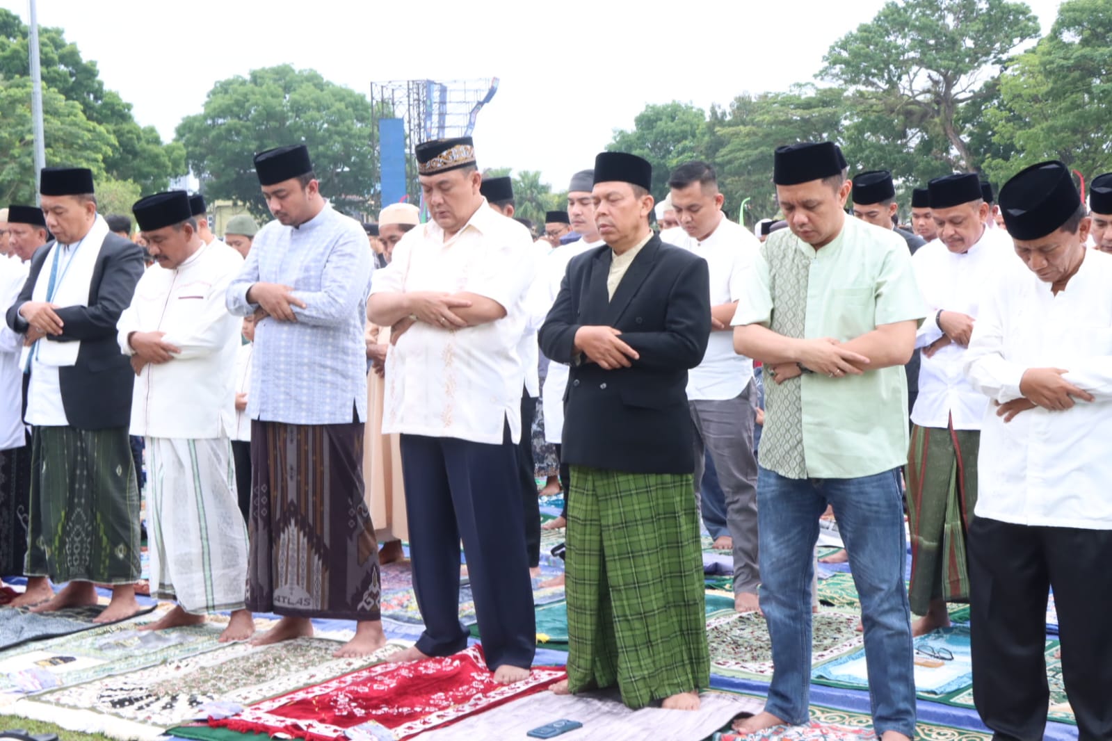 FORKOPIMDA KOTA BINJAI MELAKSANAKAN SHOLAT IDHUL FITRI 1445H DI LAPANGAN MERDEKA BINJAI