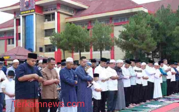 Polda Sumut Menggelar Sholat Idul Fitri 1445 H Bersama Para Personel Dan Masyarakat
