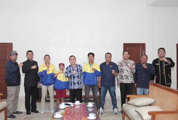 Pj Bupati Surung Bantjin Lepas 5 Atlet Karate Dairi ke Kejurnas di Jakarta