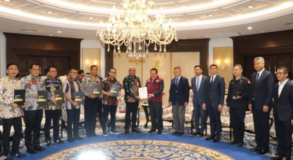 Polri Terima Penghargaan dari PM Thailand Tangkap Buronan Chaowalit