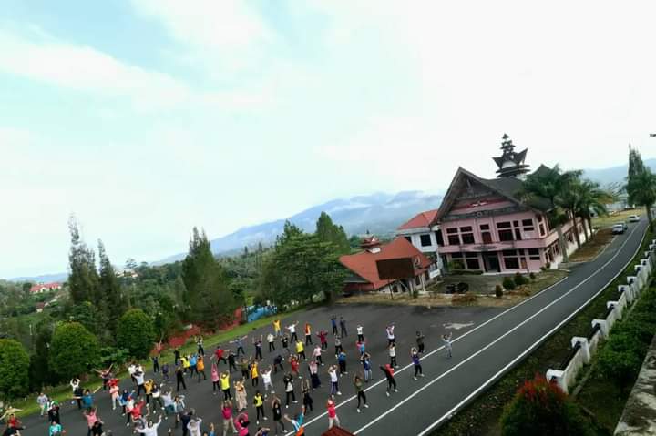 Rutin Setiap Jumat Pagi Segenap Aparatur Pemerintah Pakpak Bharat Melakukan Senam Sehat