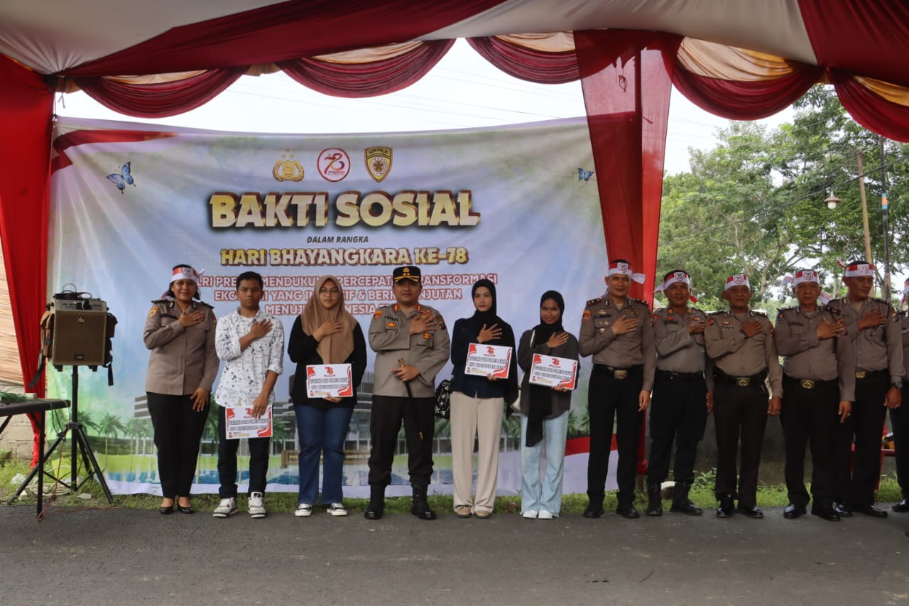 Penyerahan Beasiswa Dan Kegiatan Sosial Hari Bhayangkara ke-78 Tahun 2024 di Polres Langkat