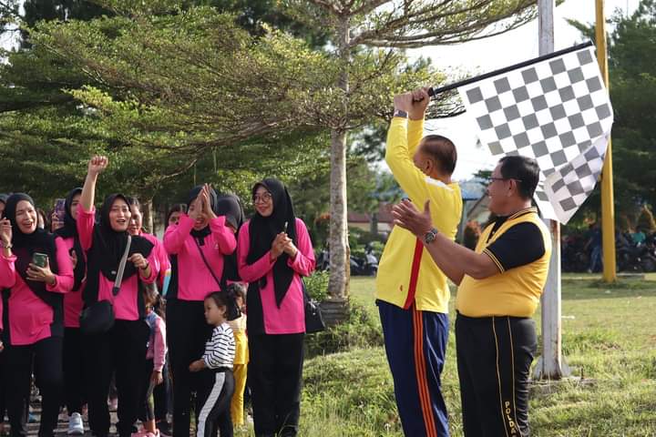 Bupati Diwakili Wakil Bupati Pakpak Bharat Didaulat Untuk Melepas Jalan Santai Dalam Rangka HUT Bhayangkara ke-78