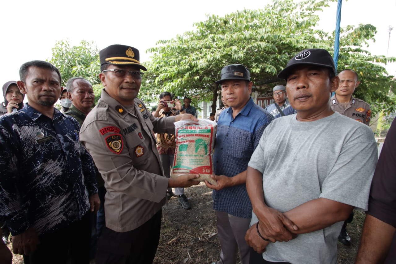 Polres Sergai Laksanakan Penanaman Pohon Dan Ketahanan Pangan ke Kelompok Tani