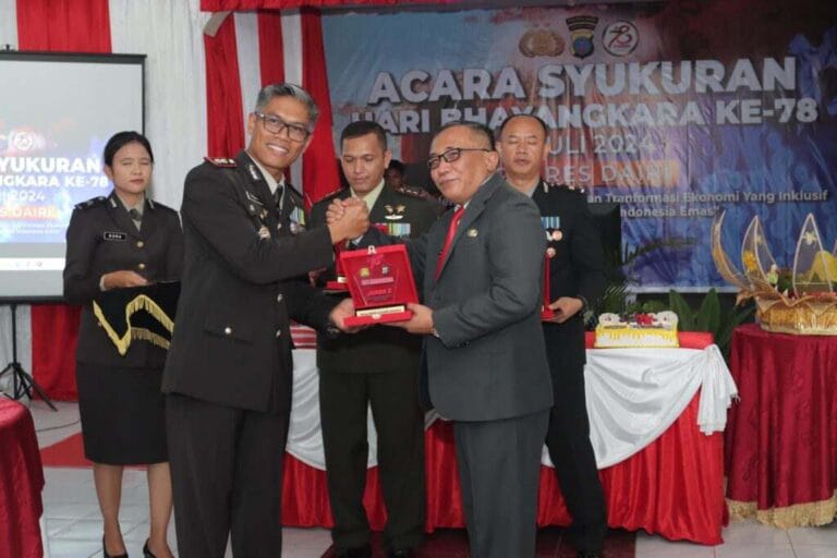 Pj Bupati Dairi Raih Juara III Lomba Tembak HUT Bhayangkara ke 78