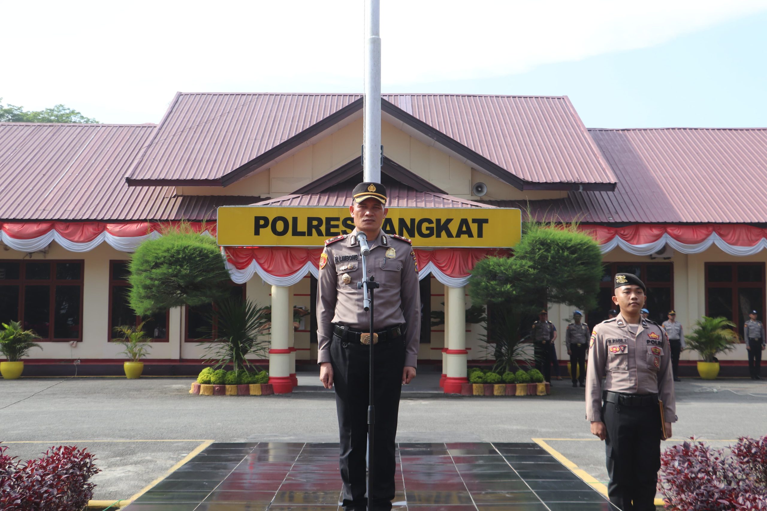 Wakapolres Langkat Pimpin Upacara Kenaikan Pangkat Personel Dari Perwira Hingga Bintara