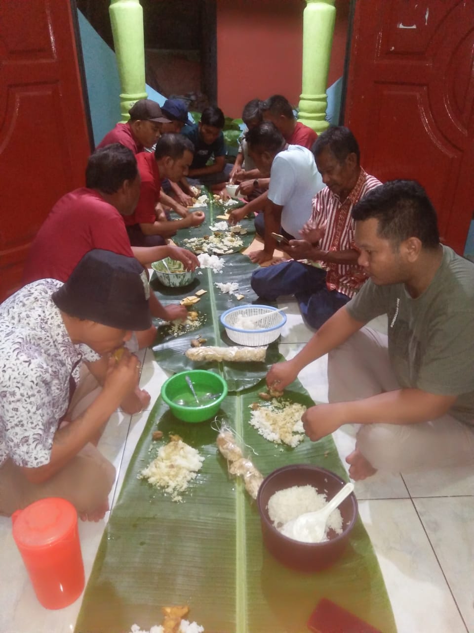 Warga Mabar Hilir lingkungan XII Gg.Bambu menjalin Silaturahmi Kerukunan Hidup Bertetangga.