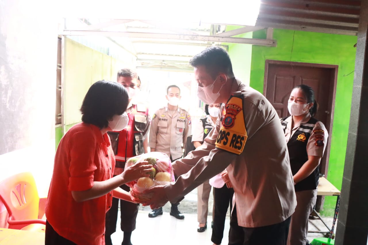 Wujud Kepedulian Pimpinan Terhadap Bawahan Kapolres Binjai Jenguk Personil Yang Sakit