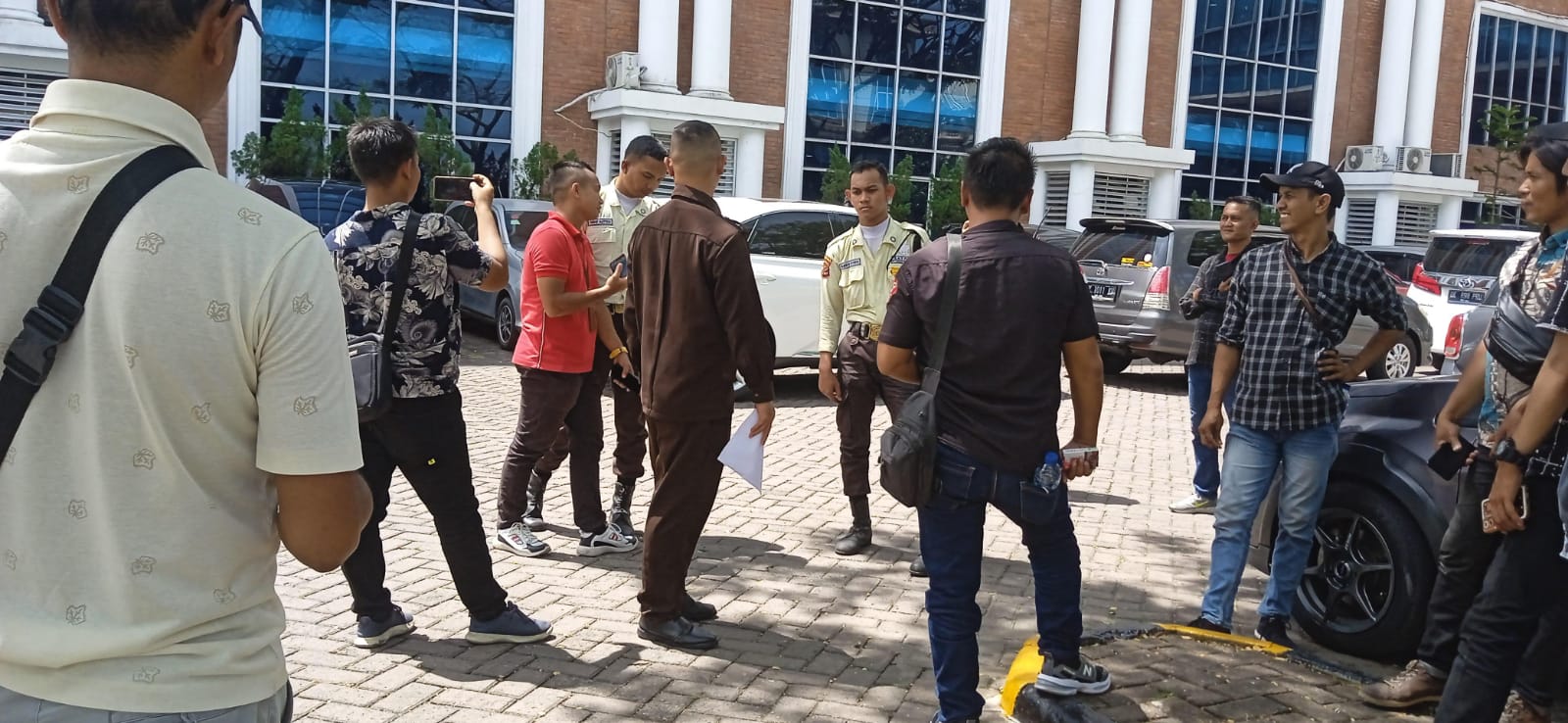 Konfirmasi Kasus Dugaan Pemecatan Siswa Kelas VIII Sepihak, Satpam Sampoerna Academy Halangi Jurnalis Bertemu Miss Mayo