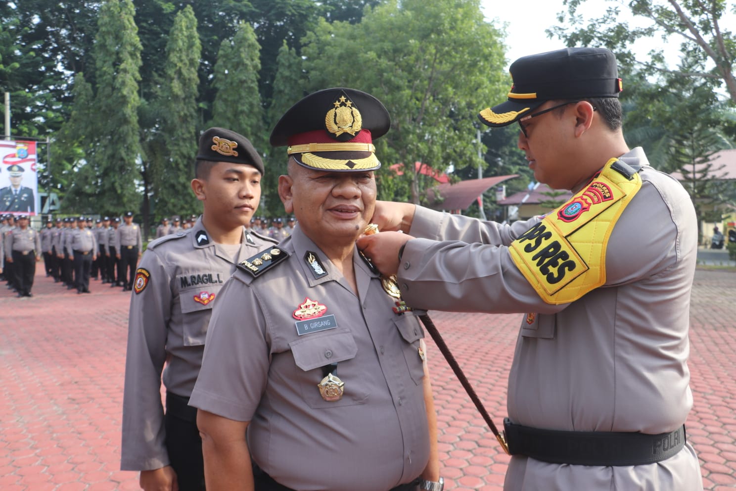 Pimpin Upacara Kenaikan Pangkat Pengabdian, Kapolres Langkat : Selamat Kepada AKBP Basmiston Girsang