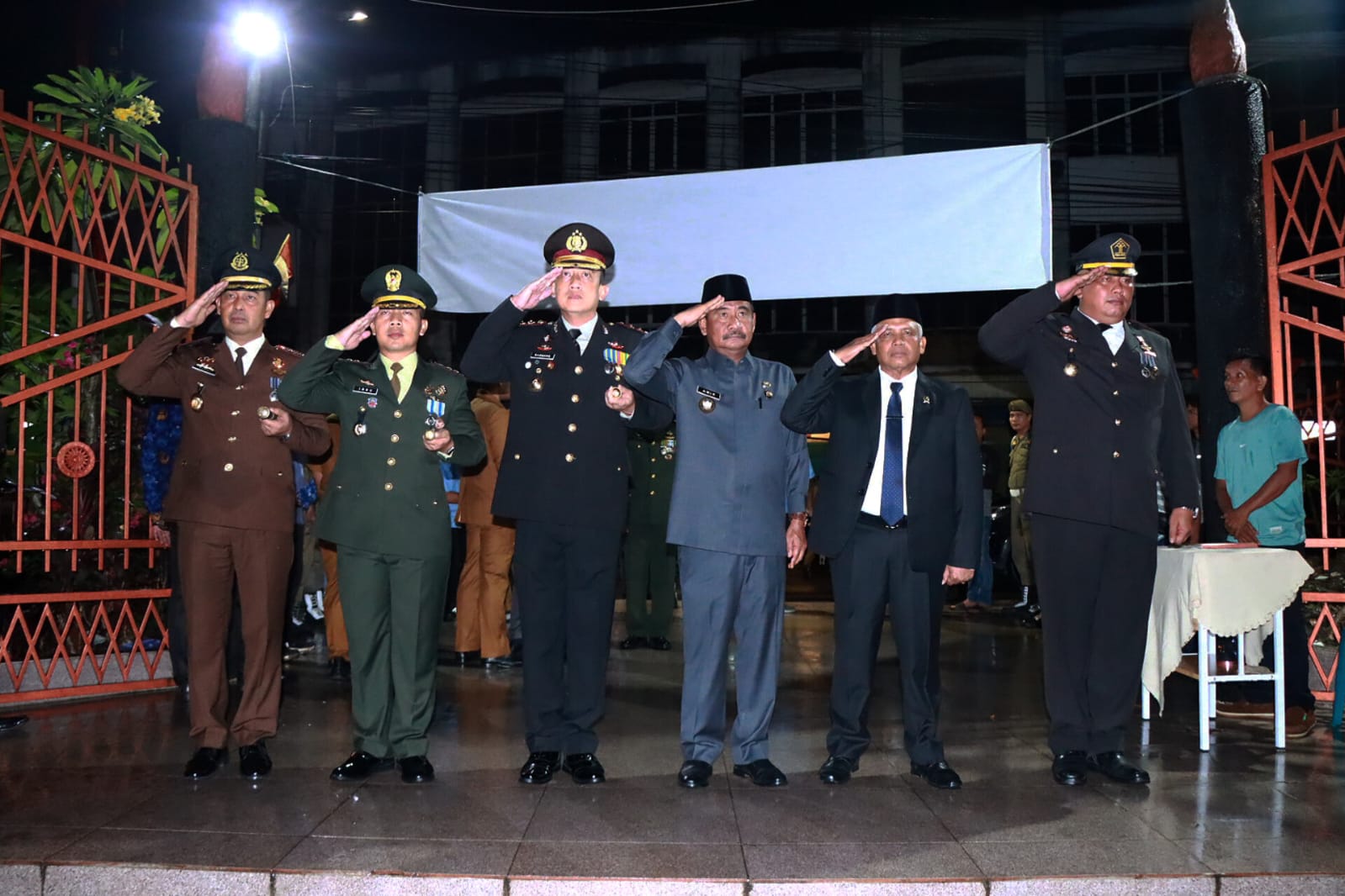 Kapolres Binjai Beserta Jajaran Ikuti Apel Kehormatan dan Renungan Suci