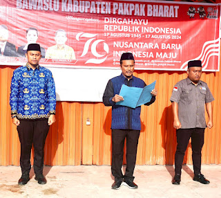 Saut Boangmanalu Bertindak Sebagai Pemimpin Upacara Peringatan HUT RI ke-79 di Bawaslu Kabupaten Pakpak Bharat