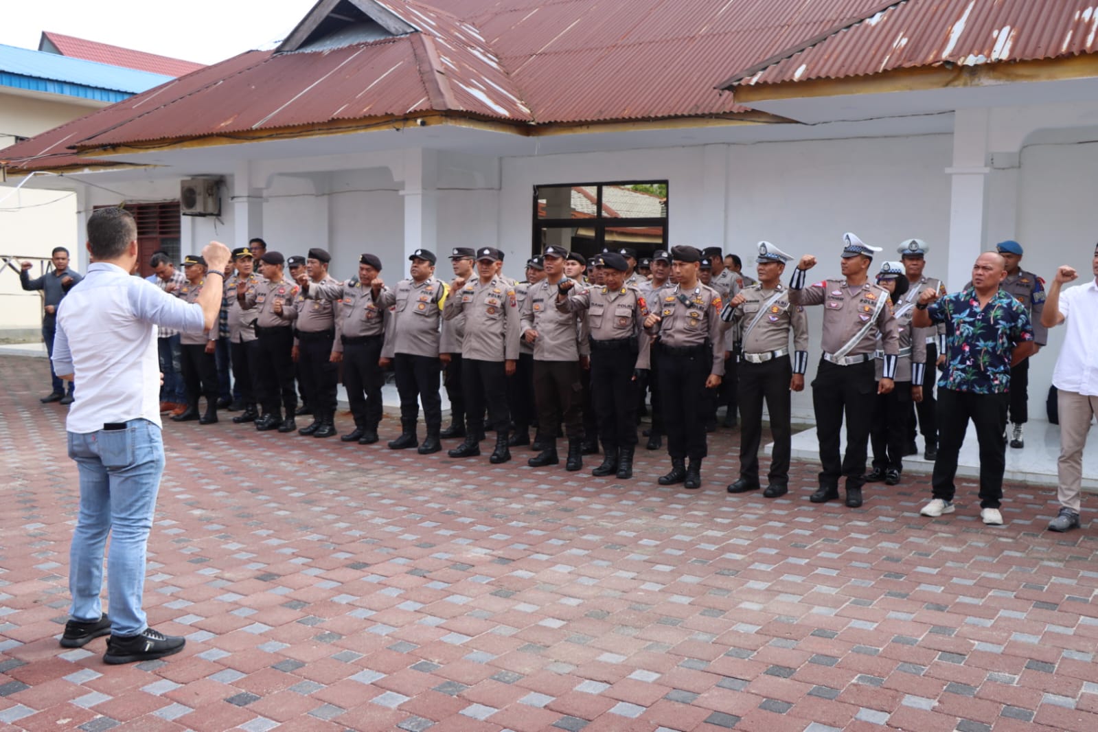 Polresta Deli Serdang Laksanakan Pengamanan Pendaftaran Pasangan Calon Bupati-Wakil Bupati Deli Serdang Dalam Pilkada Serentak 2024