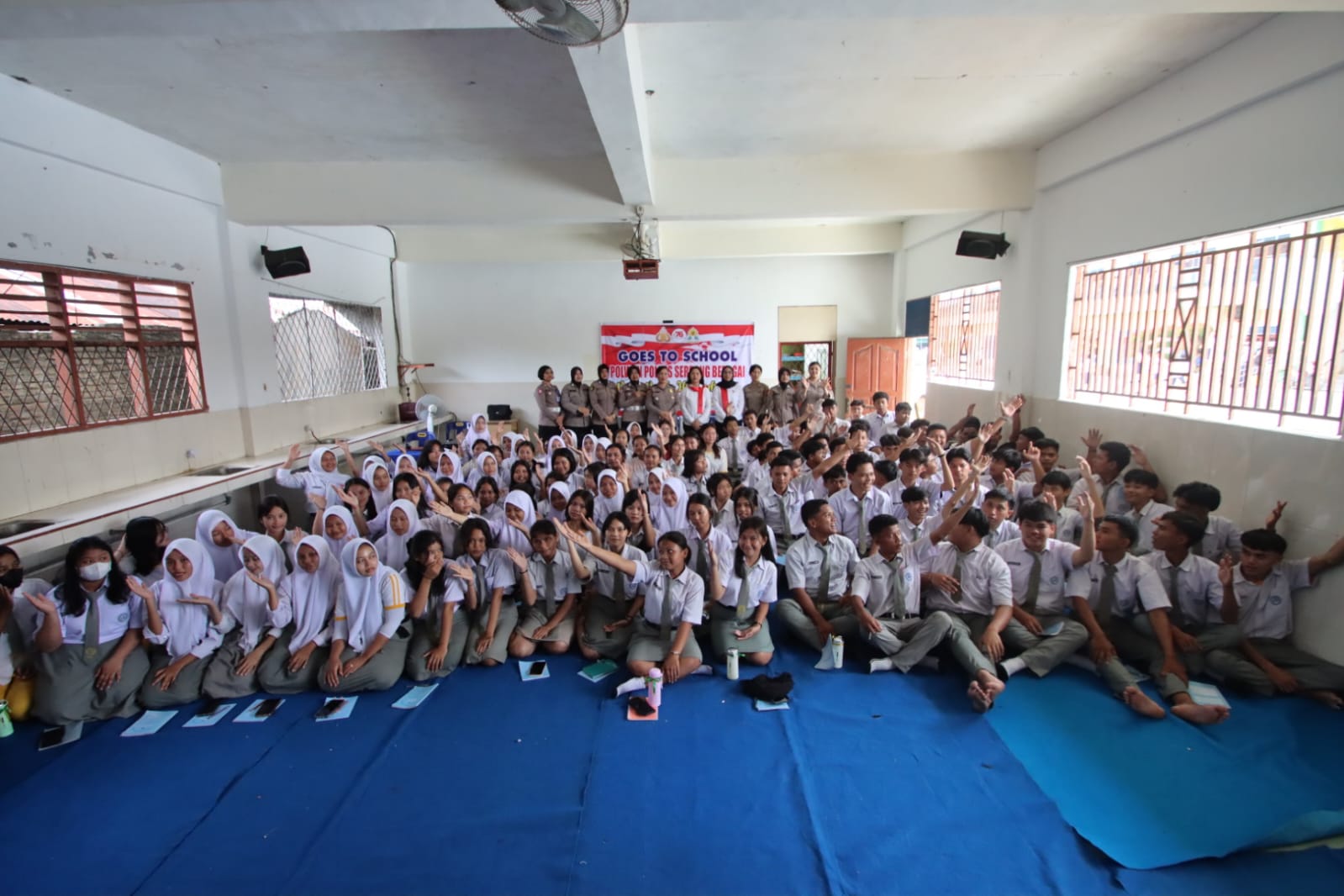 Semarakkan HUT Ke 76 Polwan Polres Sergai Goes To School Kunjungi Pelajar SMA dan Bakti Sosial