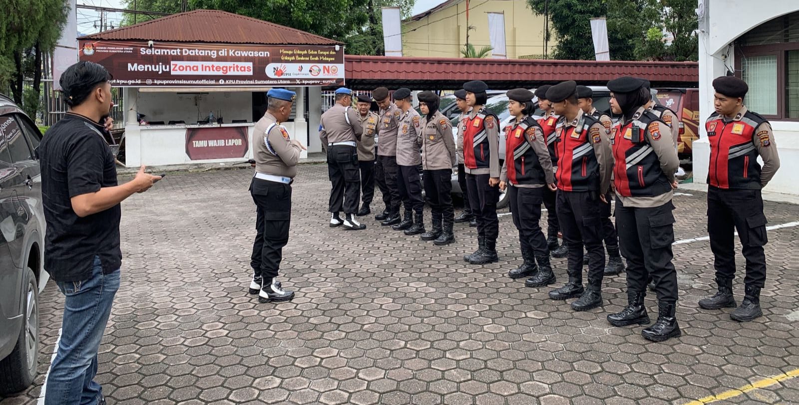 Jelang Penetapan Paslon Cagub dan Cawagub, Polda Sumut Perkuat Pengamanan di KPU dan Bawaslu