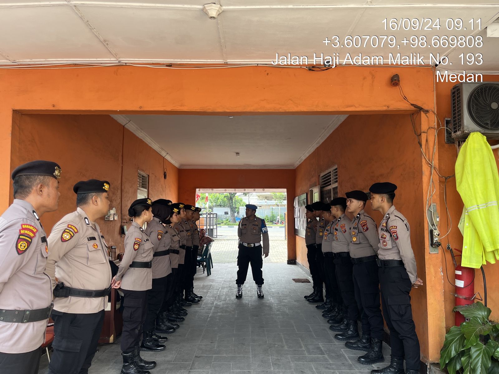 Subsatgas Propam OMP Toba 2024 Lakukan Pengawasan Personil di Kantor Penyelenggara Pilkada