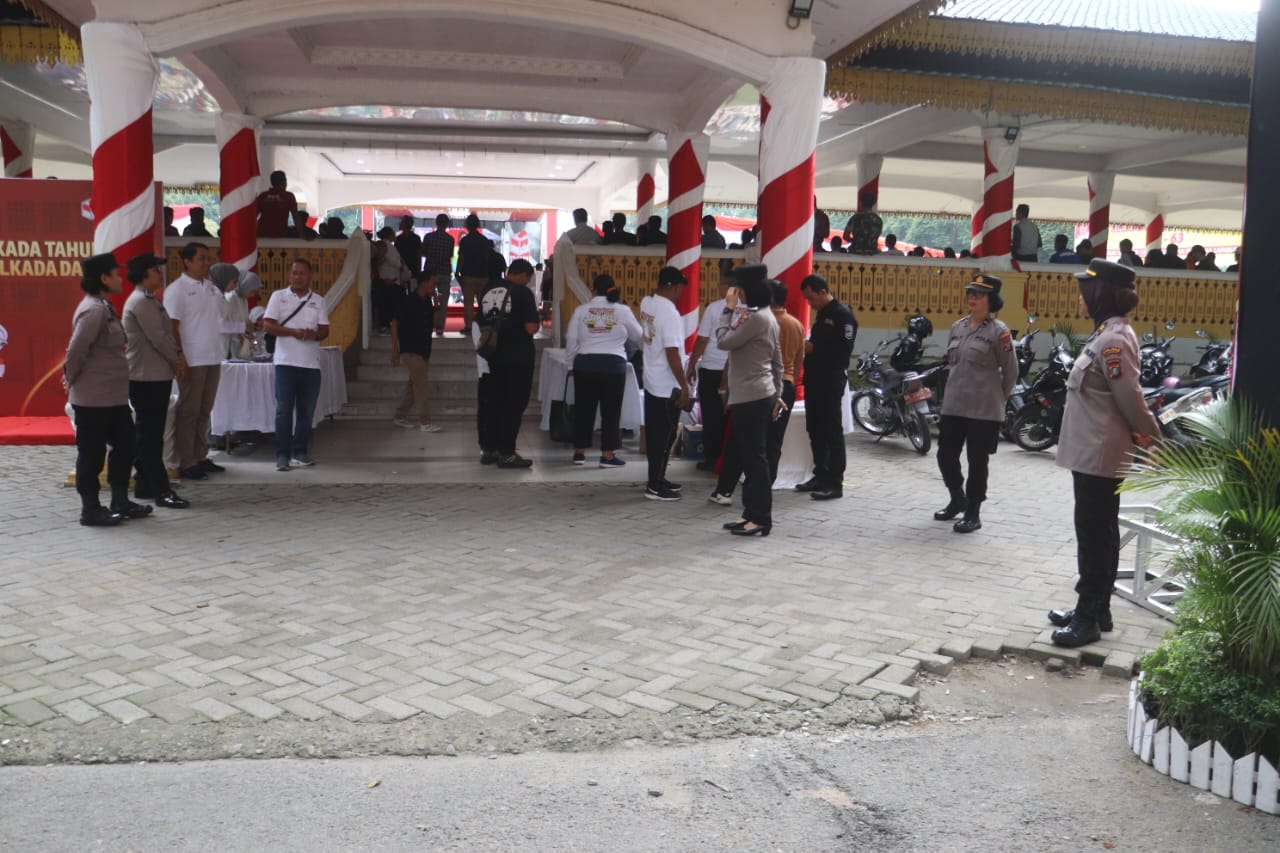Personil Polres Langkat Amankan Kegiatan Launching Jingle dan Maskot Pilkada 2024 serta Senam Sehat Menuju Pilkada Damai