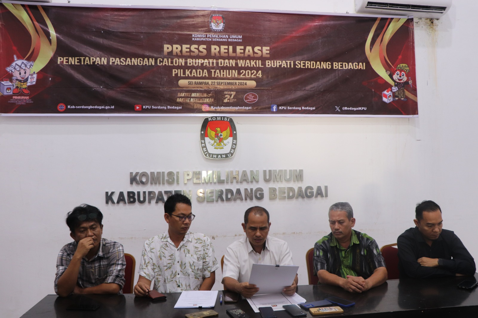 Personil Polres Sergai Lakukan Pengamanan Tahapan Pilkada 2024 Pada Penetapan Calon Bupati Dan Wakil Bupati