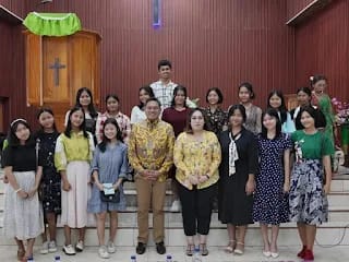 FBT Bersama ISTRI Mengikuti Kebaktian Minggu di Gereja GKPPD Kerajaan