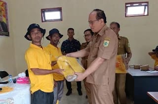 Dinsos Pakpak Bharat Adakan Pelatihan Pembuatan Pupuk Organik Bagi Masyarakat