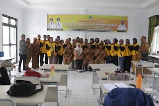 Plt Kadis Koperasi UMKM Perindustrian dan Perdagangan Pakpak Bharat Membuka Pelatihan Manejemen Perkoperasian