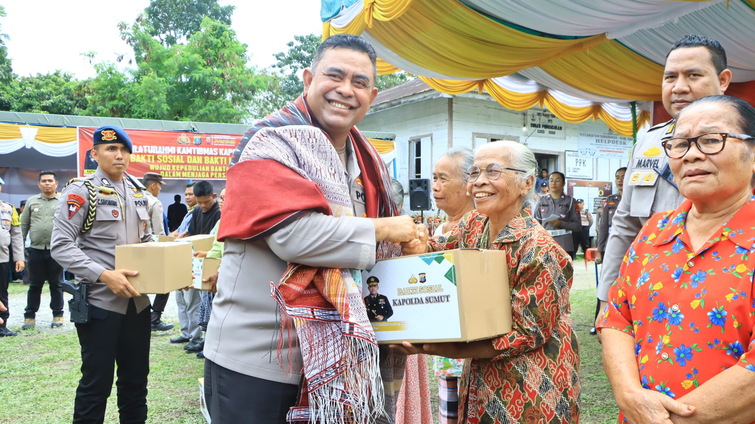 Wujud Cooling System, Kapolda Sumut Bagikan 1500 Paket Sembako Dan 100 Unit Kacamata Baca Untuk Lansia