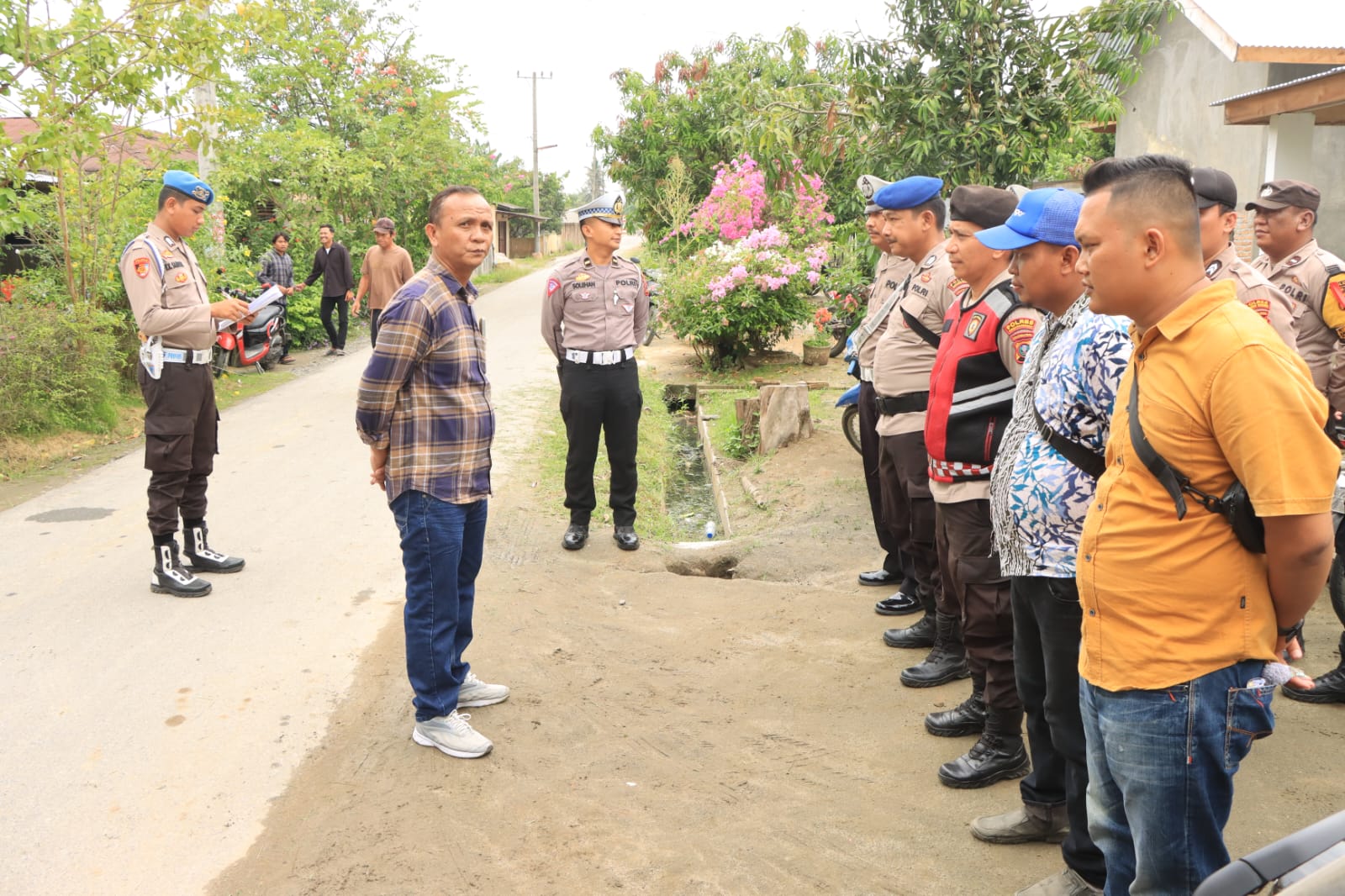 Polres Sergai Amankan Kegiatan Kampanye Tatap Muka Calon Bupati Nomor urut 1 Darma Wijaya