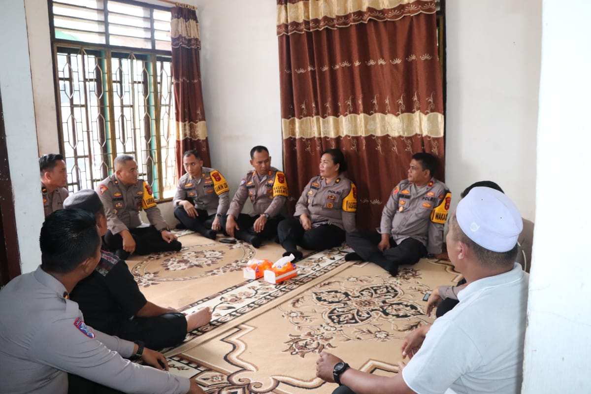 Kapolres Sergai Turut Berduka Atas kepulangan Almh Suratika (Istri Aiptu Hafiz Daulay)