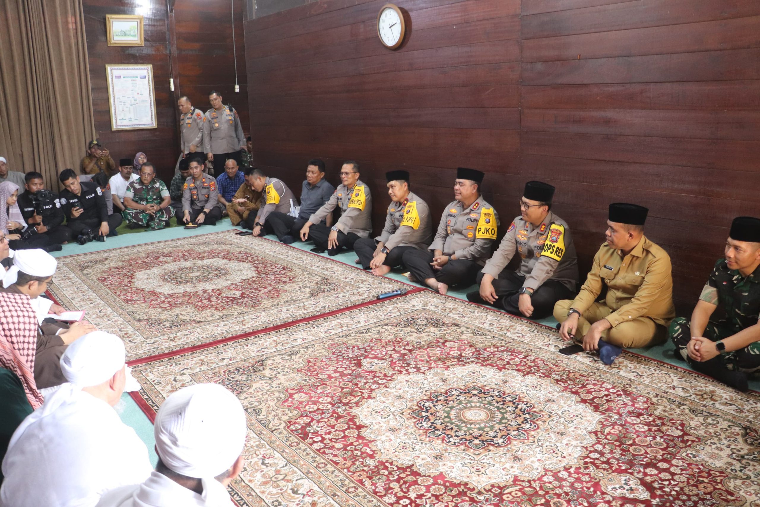 Kapolres Langkat Dampingi Kapolda Kunjungi Perkampungan Religius Babussalam