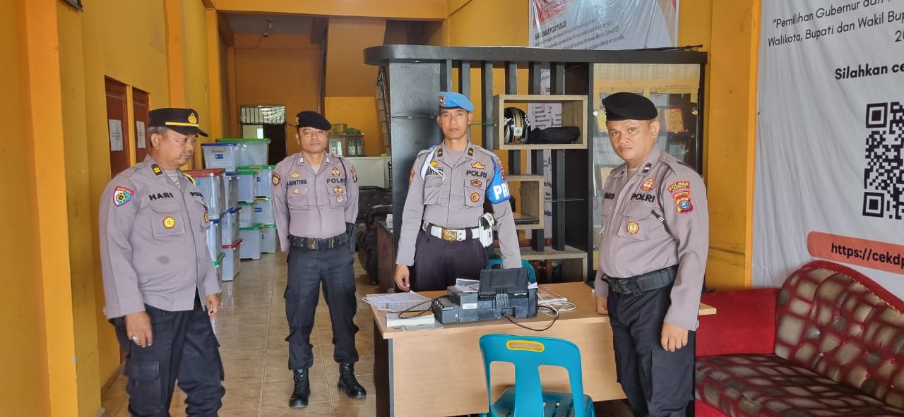 Subsatgas Propam Polres Langkat OMP Toba 2024 Laksanakan Pengawasan Personel di KPU dan Bawaslu