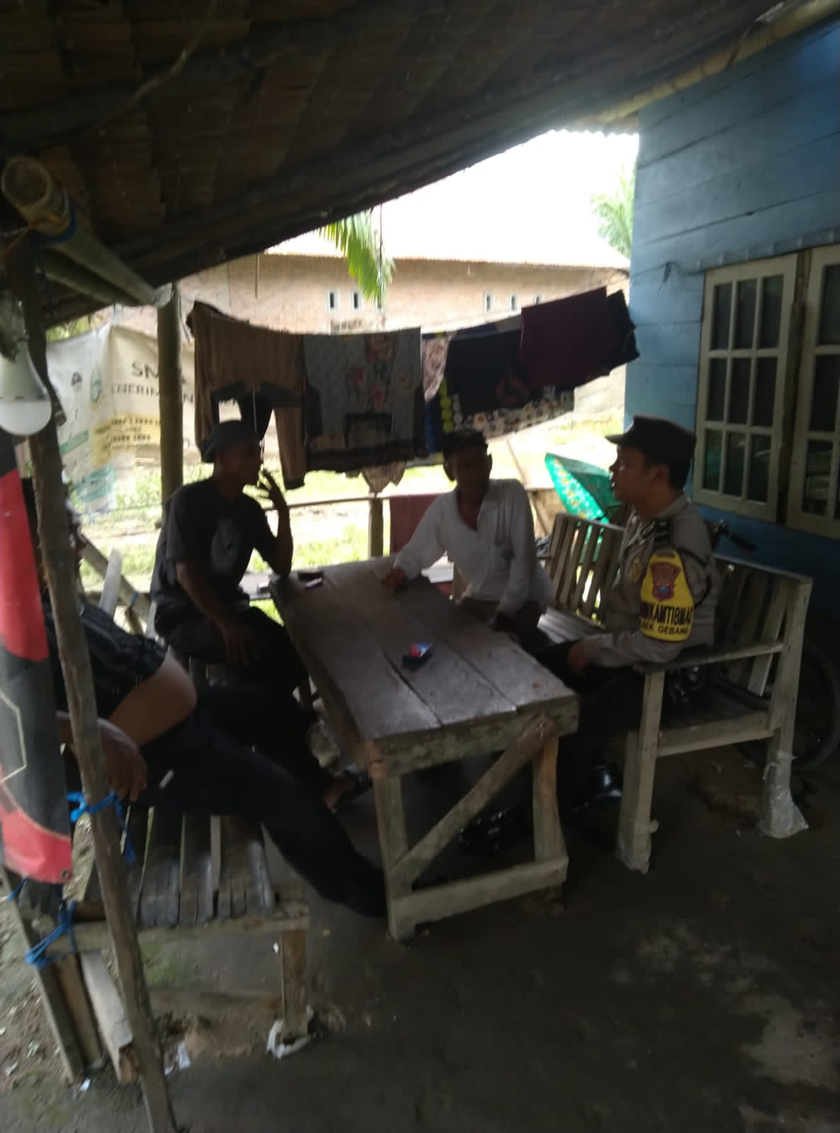 Bhabinkamtibmas Polsek Gebang Ajak Warga Tidak Terhasut Berita Hoax Jelang Pilkada 2024