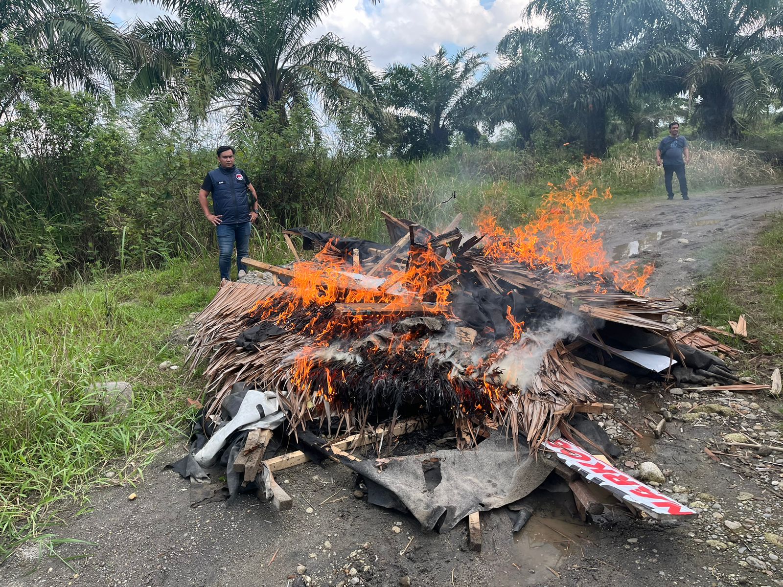 Grebek Barak Narkoba, Lima Orang Pria Diamankan Oleh Satres Narkoba Polres Binjai