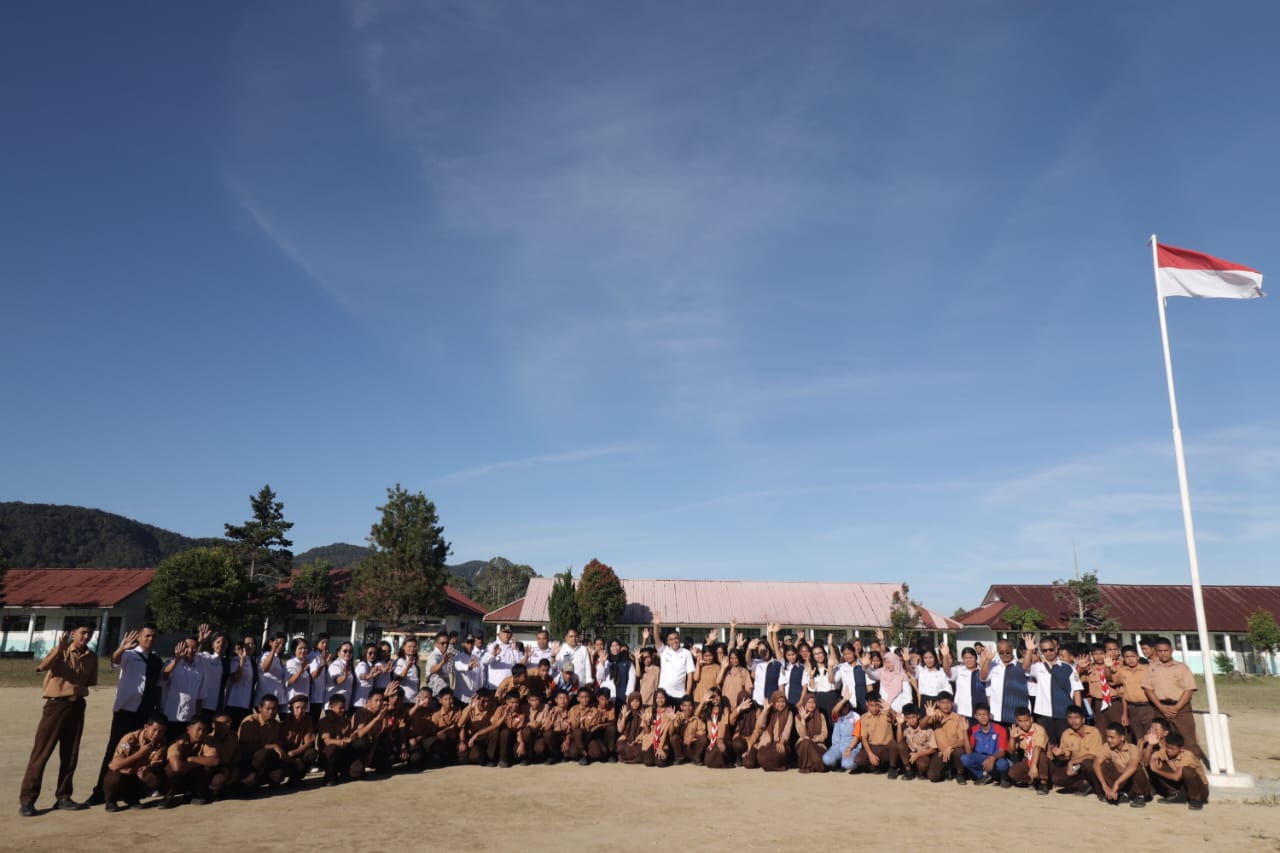 Pjs. Bupati Pakpak Bharat Berkunjung ke SMK N 1 PGGS Sekaligus Memotivasi Para Guru dan Siswa