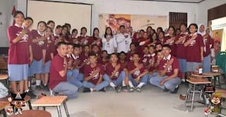 Memperingati 96 Tahun Sumpah Pemuda, KPU Pakpak Bharat Goes To School Sosialisasikan Pilkada 2024