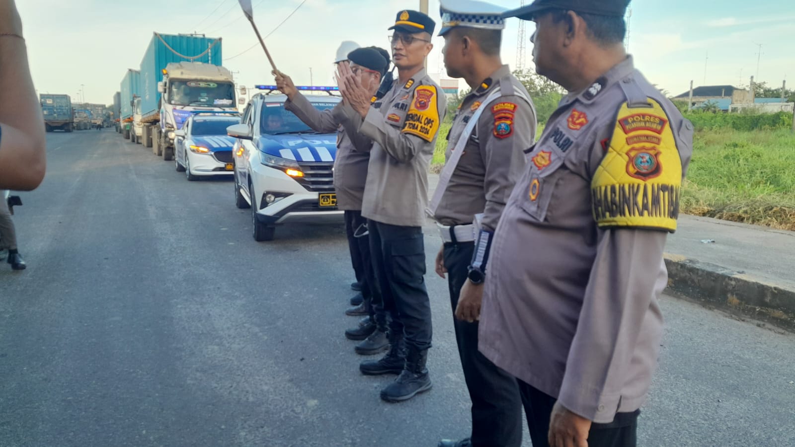 Polda Sumut Kawal Logistik Aquabike Menuju Danau Toba