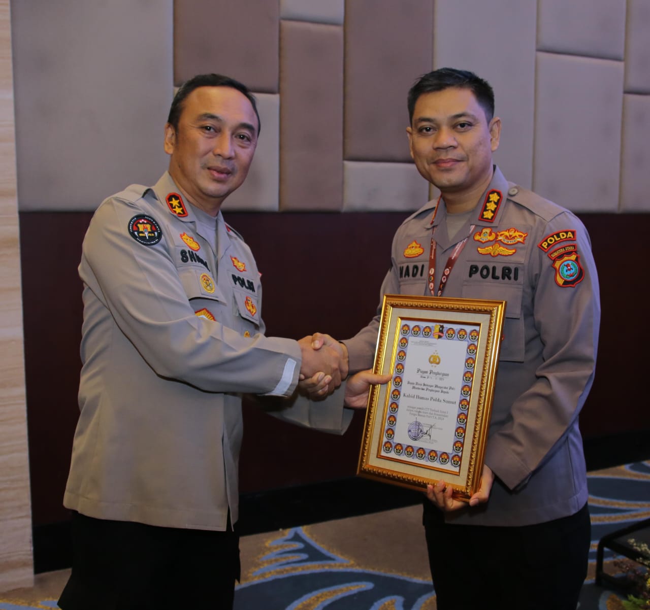 Polda Sumut Mendapat Penghargaan Sebagai Polda Terbaik Dalam Cipta Trending Topik Dan Terbanyak Dapatkan Pendonor Darah