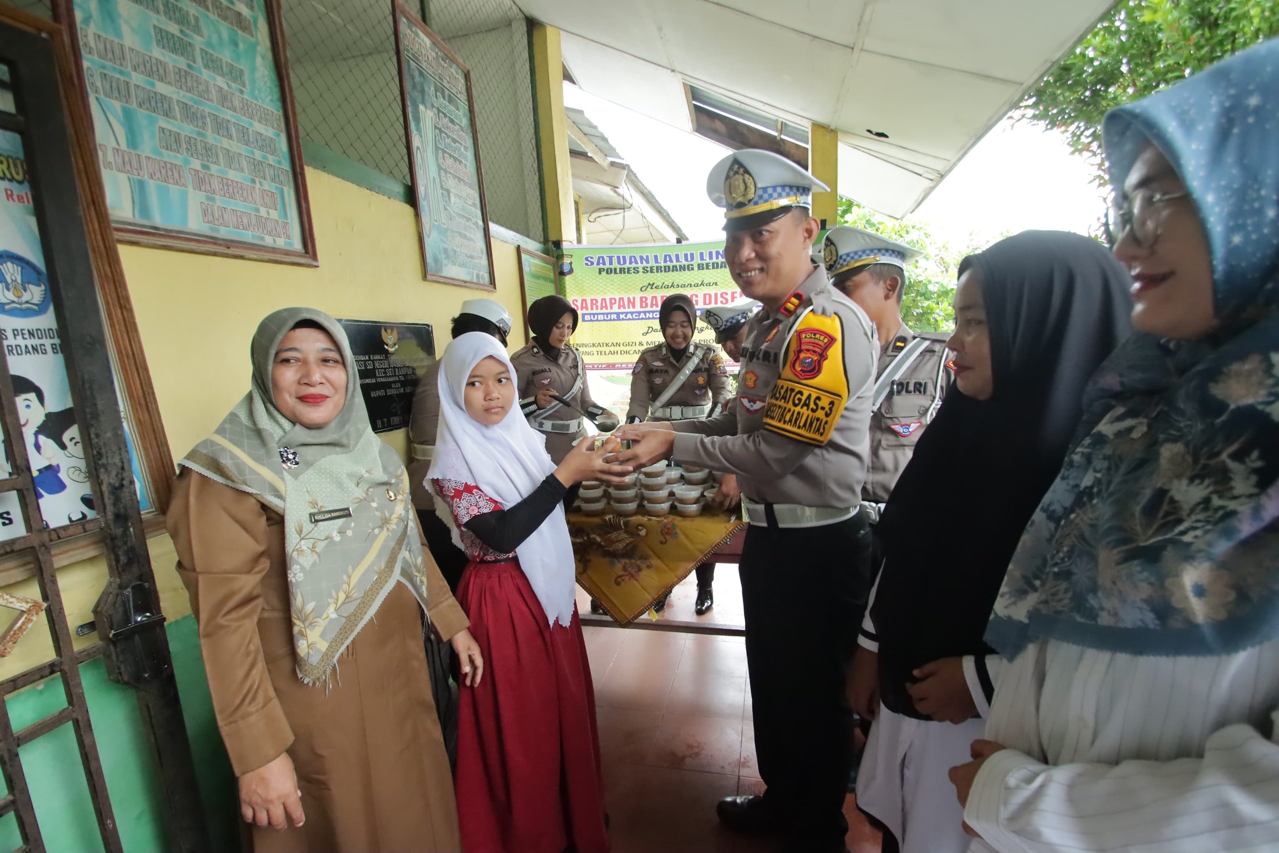 Sat Lantas Polres Sergai Laksanakan POLSANAK Edukasi Anak SD Memahami pentingnya Disiplin Berlalu Lintas Menjaga Kesehatan dan Asupan Gizi