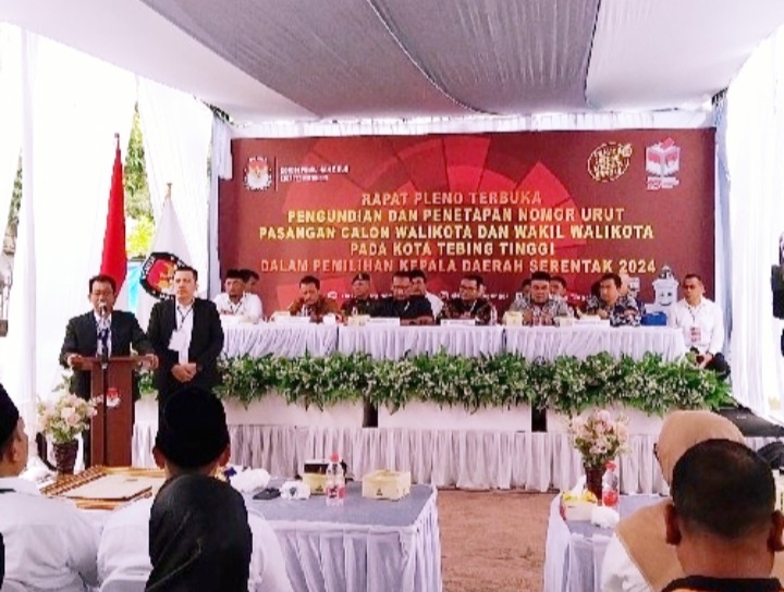 Pasangan Calon Walikota Tebing-Tinggi No Urut 01. ORI Tampil Elegan Saat Debat.