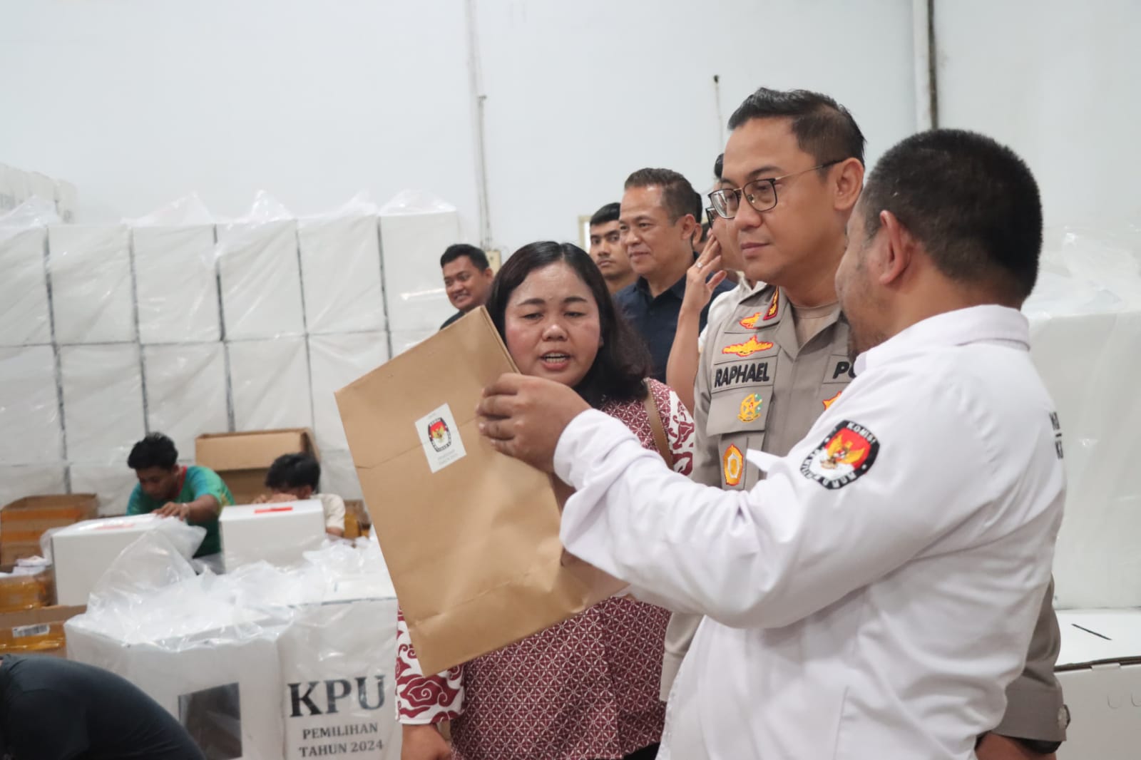 Pastikan Kesiapan Pemilu, Kapolresta Deli Serdang Tinjau dan Cek Gudang Logistik KPU