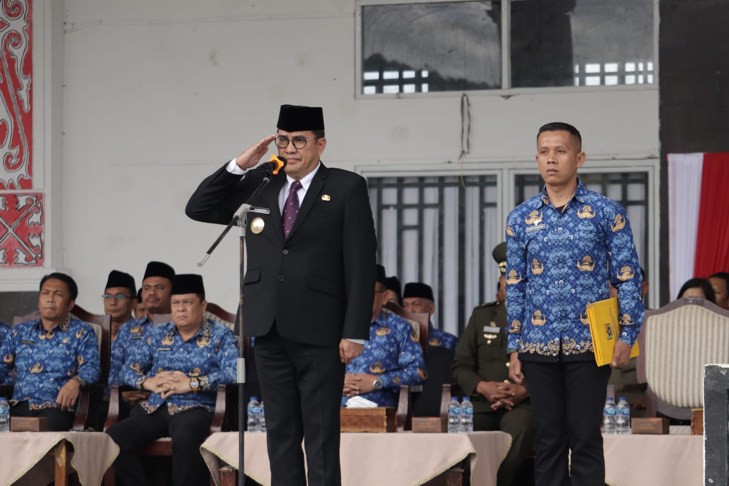 Pjs. Bupati Pakpak Bharat Dr Naslindo Sirait Pimpin Upacara Hari Pahlawan Tahun 2024