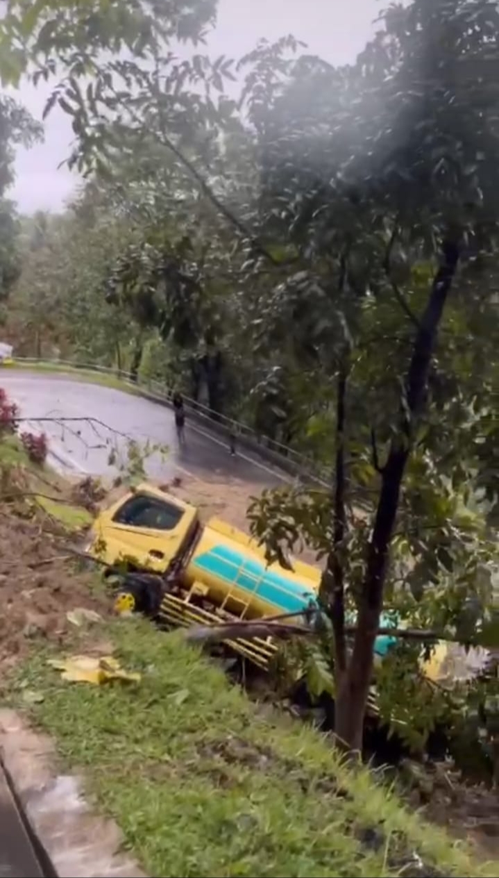 Bencana Longsor Di Desa Sembahe Mengakibatkan Jln Medan – Berastagi Lumpuh Total.